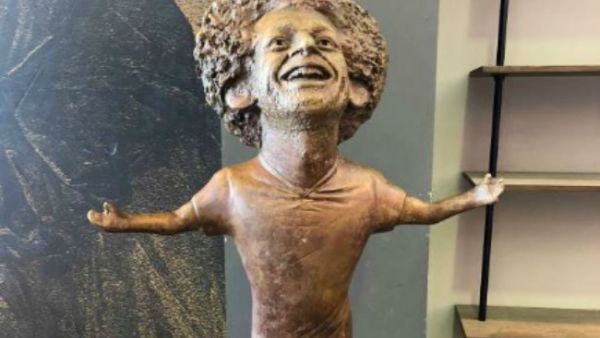 The sculptor of a displayed statue of Egypt’s golden boy and football player, Mohamed Salah that looks nothing like him suffered gravely from the negative feedback. (Source: coral - Twitter)