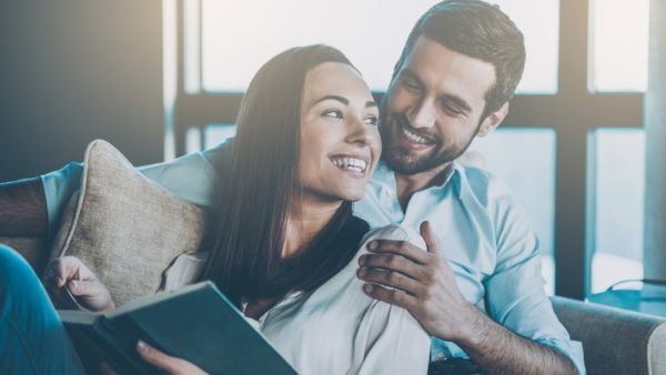 هناك تصرفات من جانب المرأة تساعدها بشكل كبير على تأثيرها على قلب زوجها  هناك تصرفات من جانب المرأة تساعدها بشكل كبير على تأثيرها على قلب زوجها