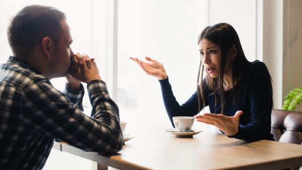 يجب على أي شخص الحذر من الكلمات التي يتفوّه بها في حالة العصبيّة 
