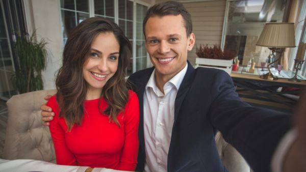 ابتعدي عن الغيرة المرضية لأنها تشعر الرجل بعدم الثقة وكثرة القيود ابتعدي عن الغيرة المرضية لأنها تشعر الرجل بعدم الثقة وكثرة القيود