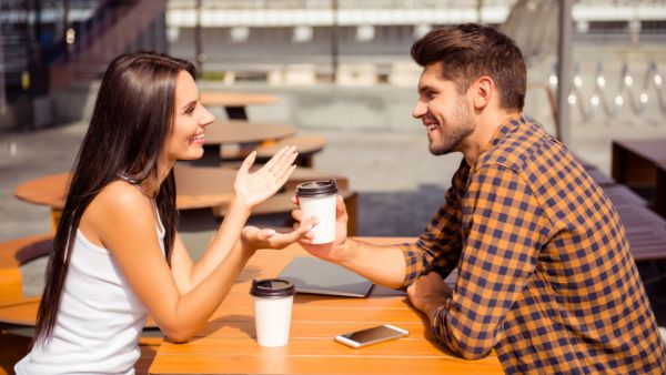 الرّجل يحبّ من زوجته أن تكون ذكيّةً وتفهمه بالإشارة
 الرّجل يحبّ من زوجته أن تكون ذكيّةً وتفهمه بالإشارة