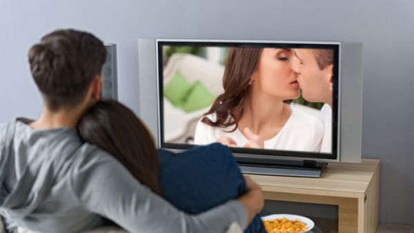 تحدثي مع زوجكِ بشكل صريح عن رغباته في العلاقة الحميمة