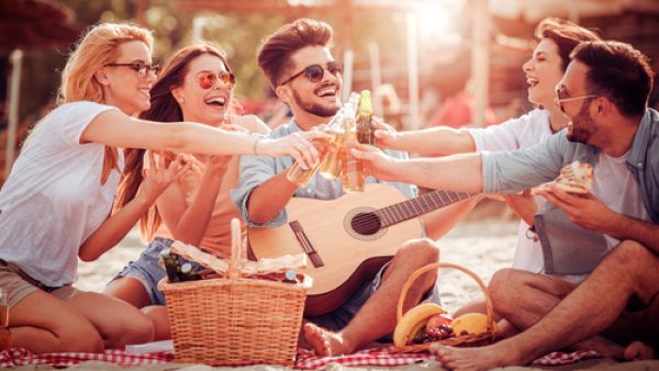 قضاء أوقات مميزة مع أفراد العائلة والأصدقاء