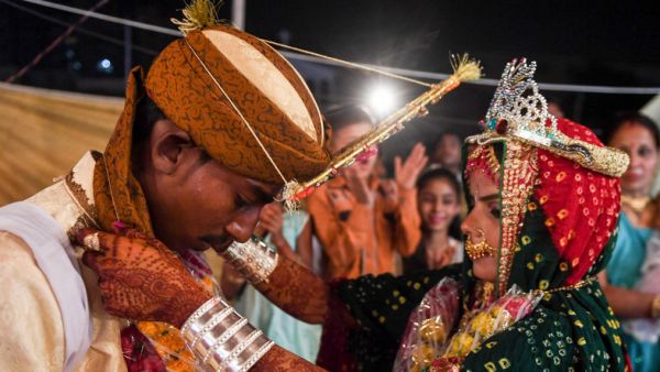 Hindu couple performs a Hindu ritual during a mass wedding ceremony (AFP/File Photo)	
