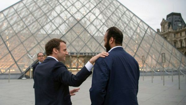 Prince Mohammed bin Salman with Macron at Paris's Louvre museum (AFP/File Photo)