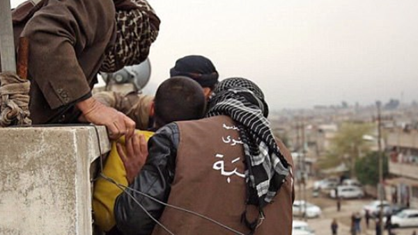 تمت تغطية عيني الضحية قبل إلقائه من السطح