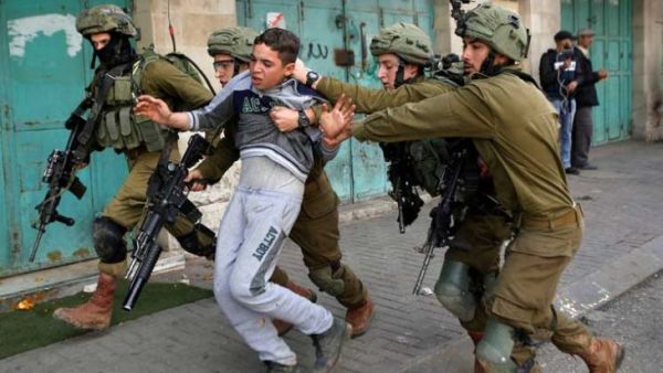 أفادت مصادر طبية فلسطينية للأناضول أنها نقلت مصابا بالرصاص الحي من مفترق بلدة "بيتا" جنوب نابلس 