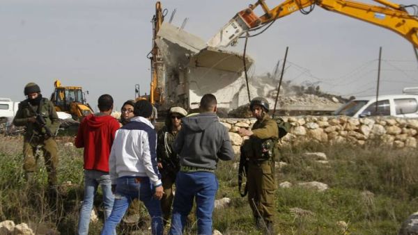 الاحتلال أصدر إخطارات بهدم المنازل بزعم "البناء دون ترخيص"