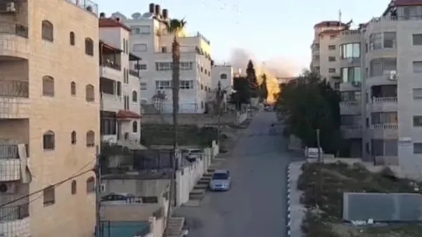 فجّرت قوات الاحتلال المبنى المكون من 4 طبقات بالقنابل ما أدى لتدمير جدرانه الداخلية بشكل كامل