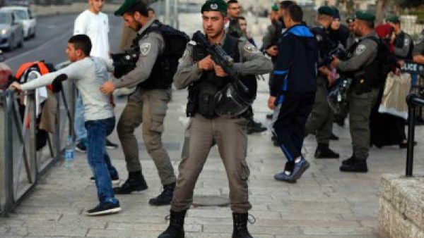 عادة ما تتم الاعتقالات من المنازل الفلسطينية خلال ساعات ما بعد منتصف الليل