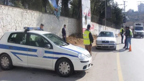الشرطة الفلسطينية توقف مسؤولاً سابقاً برتبة وزير بطلب من النائب العام
