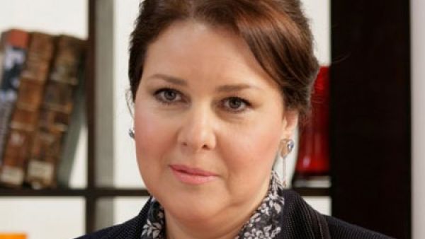 دلال عبدالعزيز