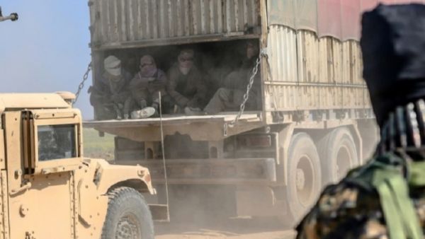 استسلام المئات من أعضاء تنظيم الدولة في جيب بشرق سوريا