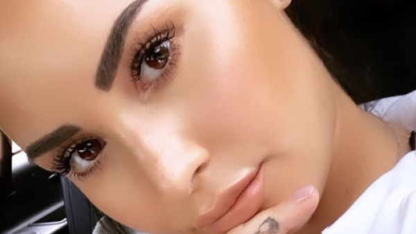 Demi Lovato bought herself a bouquet of roses (Source: ddlovato / Instagram) 