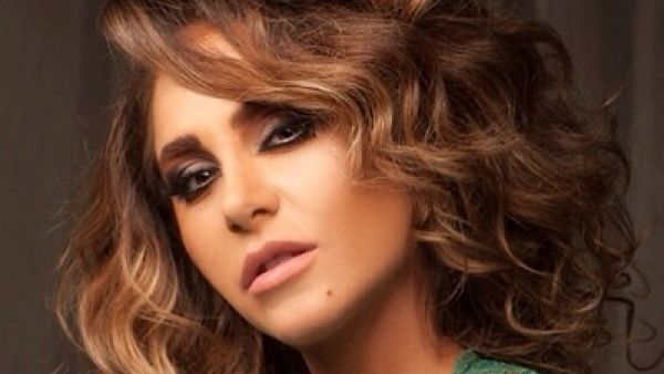 ديما قندلفت تشارك جمهورها بصورة من غرفة النوم