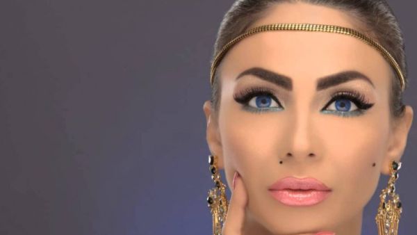 الفنانة دوللي شاهين