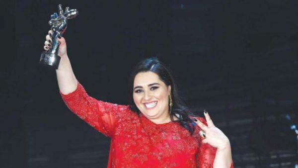 الفائزة بلقب "ذا فويس" الفنانة العراقية دموع تحسين