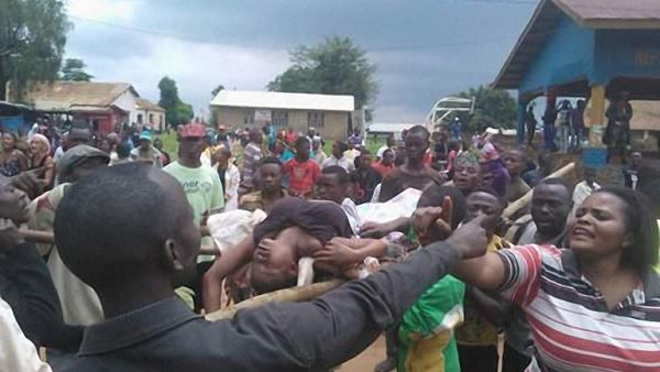 eople argue as a woman is transported to the local hospital in Beni on August 15, 2016 during scenes of tension following a wave of unrest and violence in the region. (AFP/Kudra Maliro)