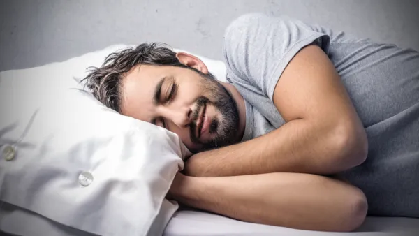 أضغاث الأحلام ما يراه النائم وليس برؤيا أو حلم إنّما حديث نفس

