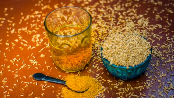 من فوائد شاي الكمون أنه يعمل على تحسين الهضم

