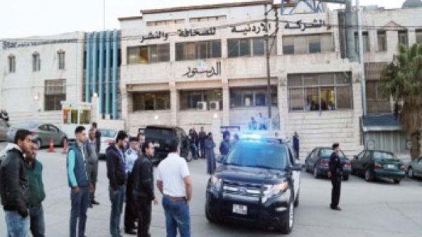 حـقـيـبـة مشبـوهـة أمـام جريدة الدسـتــور 