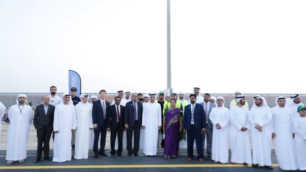 أطول مائدة إفطار في العالم بتنظيم شرطة دبي الإماراتية