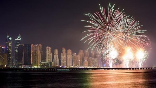 عيد الأضحى على الأبواب وها هي المدينة تستعد لاستقباله بالاحتفالات المبهجة وعروض الألعاب النارية (Shutterstock)