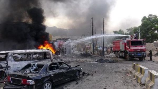 نجاة محافظ ومدير أمن عدن من الاغتيال

