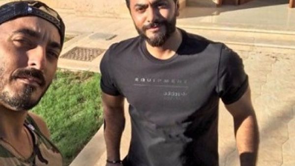 معجبو تامر يتسببون بإصابة خطيره له في ظهره!