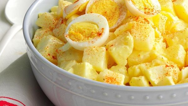سلطة البطاطا والبيض