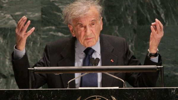 Elie Wiesel addresses the United Nations in 2005 (AFP / Don Emmett) 
