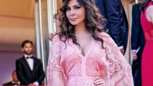 اختارت اليسا فستانها من مجموعة إيلي صعب لربيع وصيف 2018