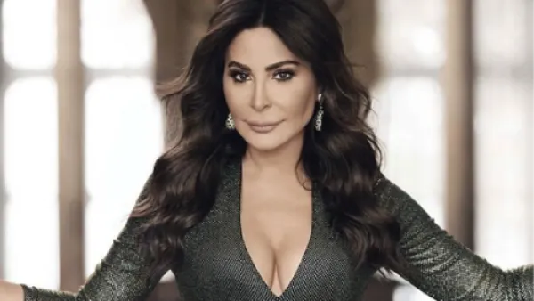 تُعد إليسا من أكثر الفنانات العربيات أناقة وشياكة


