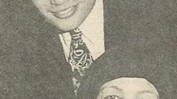 عمرو دياب ووالدته