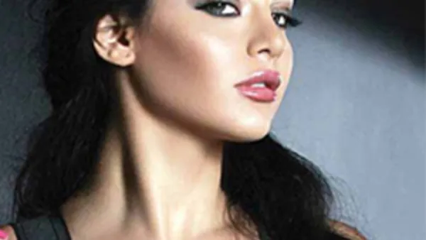 الفنانة قمر