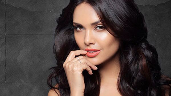  النجمة الهندية إيشا جوبتا