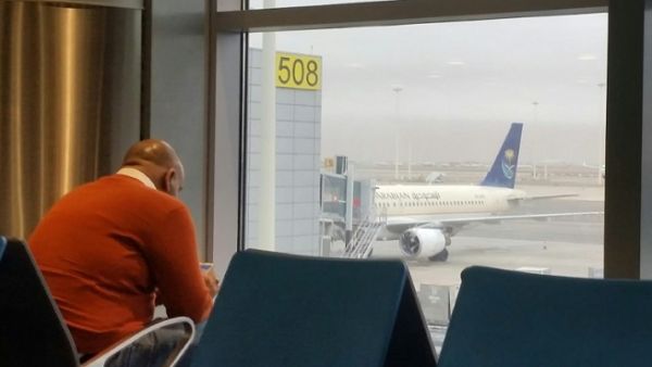 An expat waits for his flight at the King Khalid International airport on February 16, 2017. (Fayez Nureldine/ AFP) An expat waits for his flight at the King Khalid International airport on February 16, 2017. (Fayez Nureldine/ AFP)