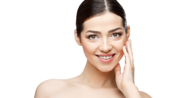 تلعب الماسكات دوراً رئيساً في العناية ببشرة وجهكِ وصحتها