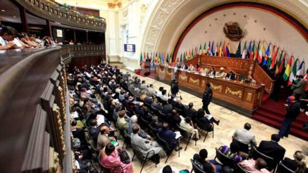 المحكمة العليا في فنزويلا تبطل كل قرارات البرلمان
