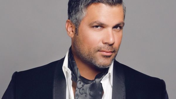 الفنان اللبناني فارس كرم