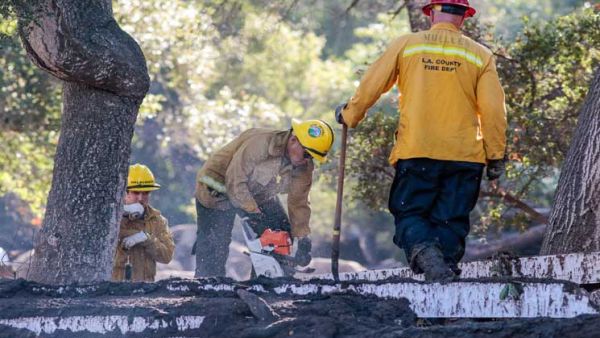 ارتفاع عدد قتلى الإنهيارات الطينية في كاليفورنيا إلى 19