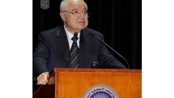 سعادة الدكتور طلال أبوغزاله خلال الافتتاح