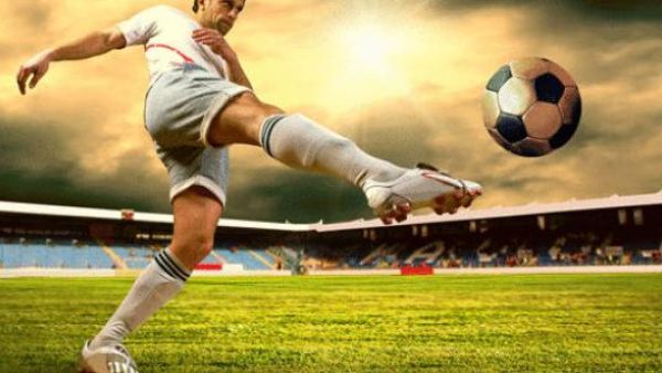  نص الإقرار الذي يشكك فيه اللعب يتضمن بأنه سوف يلتزم بجميع بنود عقده مع شركة كرة القدم التابعة لنادية