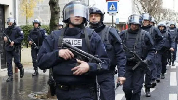 احتجاز رهائن في بلدة روبيه الفرنسية على حدود بلجيكا ووقوع إصابات
