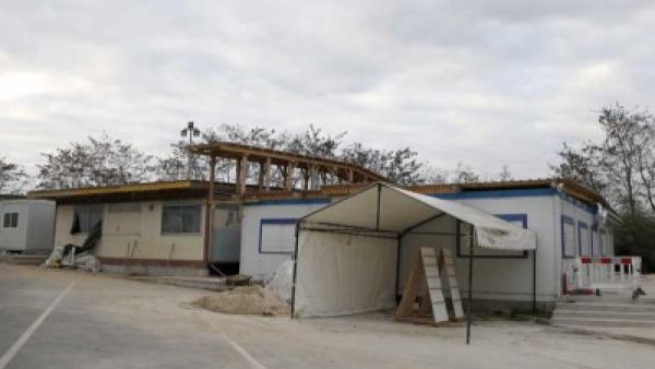 فرنسا تغلق مسجدا وتعتقل رجلا في حملة أمنية بعد هجمات باريس