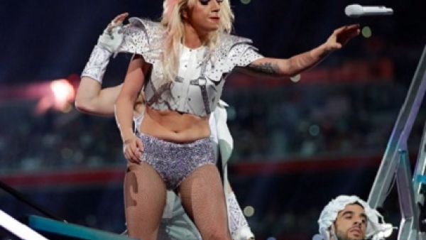 كيف ردت ليدي غاغا على منتقدي جسدها (السمين)؟