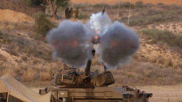 مدفعية الاحتلال تقصف مجددا مواقع لفصائل المقاومة في غزة
