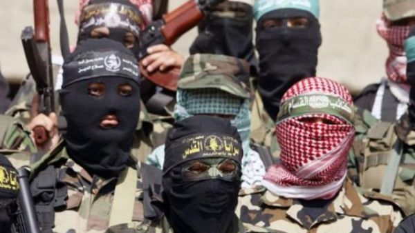 مسلحون ملثمون من الاجنحة العسكرية لفصائل المقاومة في غزة