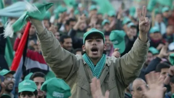 متظاهرون مؤيدون لحركة حماس