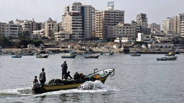 Fishermen ride a small boat into the harbour on August 18, 2014 in Gaza City. (ROBERTO SCHMIDT/AFP) 